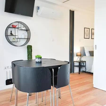 Comfortable&central W/balcony-9 Min Walk Trindade Porto