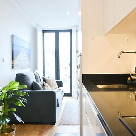 Apartment Comfortable&central W/balcony-9 Min Walk Trindade Porto