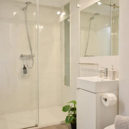 Apartment Comfortable&central W/balcony-9 Min Walk Trindade Porto