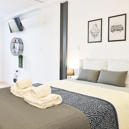 Comfortable&central W/balcony-9 Min Walk Trindade *