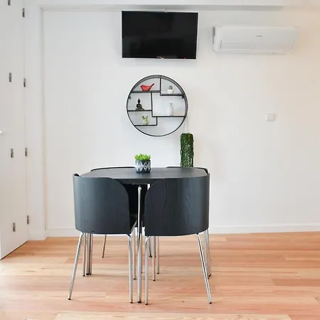 Comfortable&central W/balcony-9 Min Walk Trindade Apartment Porto