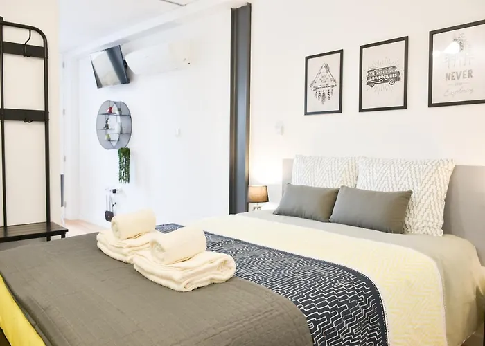 Comfortable&central W/balcony-9 Min Walk Trindade *