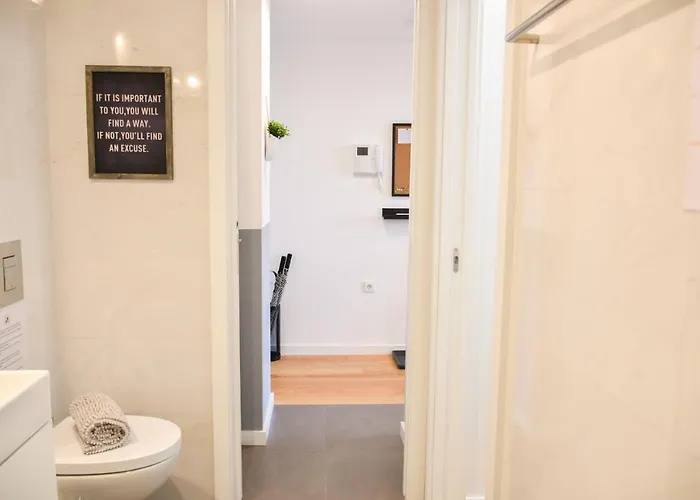 Comfortable&central W/balcony-9 Min Walk Trindade Lejlighed *