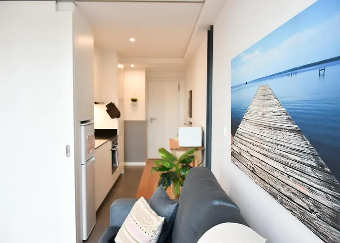 Comfortable&central W/balcony-9 Min Walk Trindade