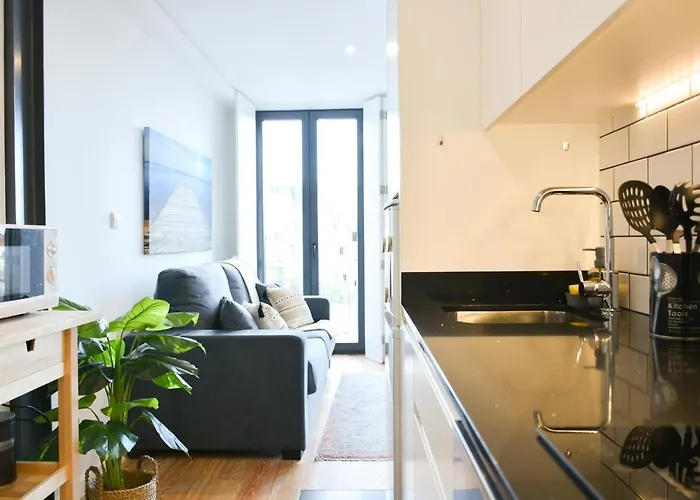 Lejlighed Comfortable&central W/balcony-9 Min Walk Trindade Porto