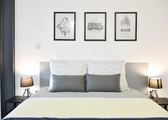 Comfortable&central W/balcony-9 Min Walk Trindade * Porto