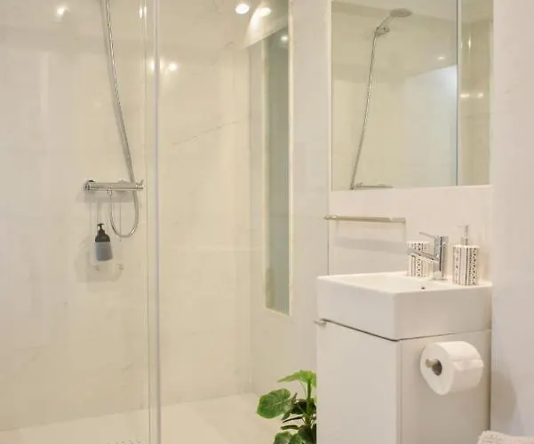 Lejlighed Comfortable&central W/balcony-9 Min Walk Trindade Porto