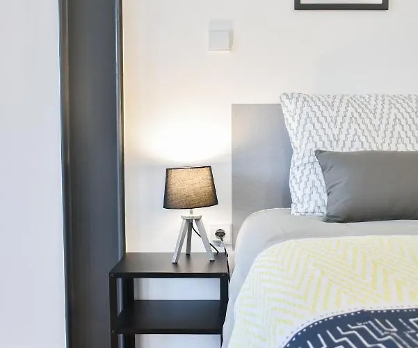 Comfortable&central W/balcony-9 Min Walk Trindade Apartmán *